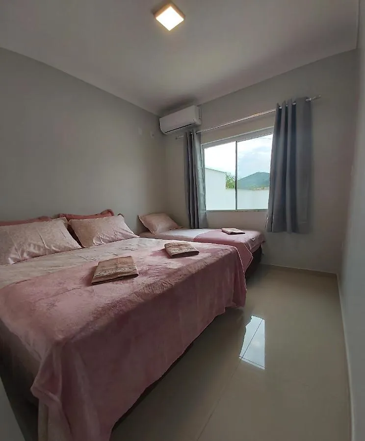 Curta Praia de Armação - Casa Girassol Penha  0*, Penha (Santa Catarina) Brasil