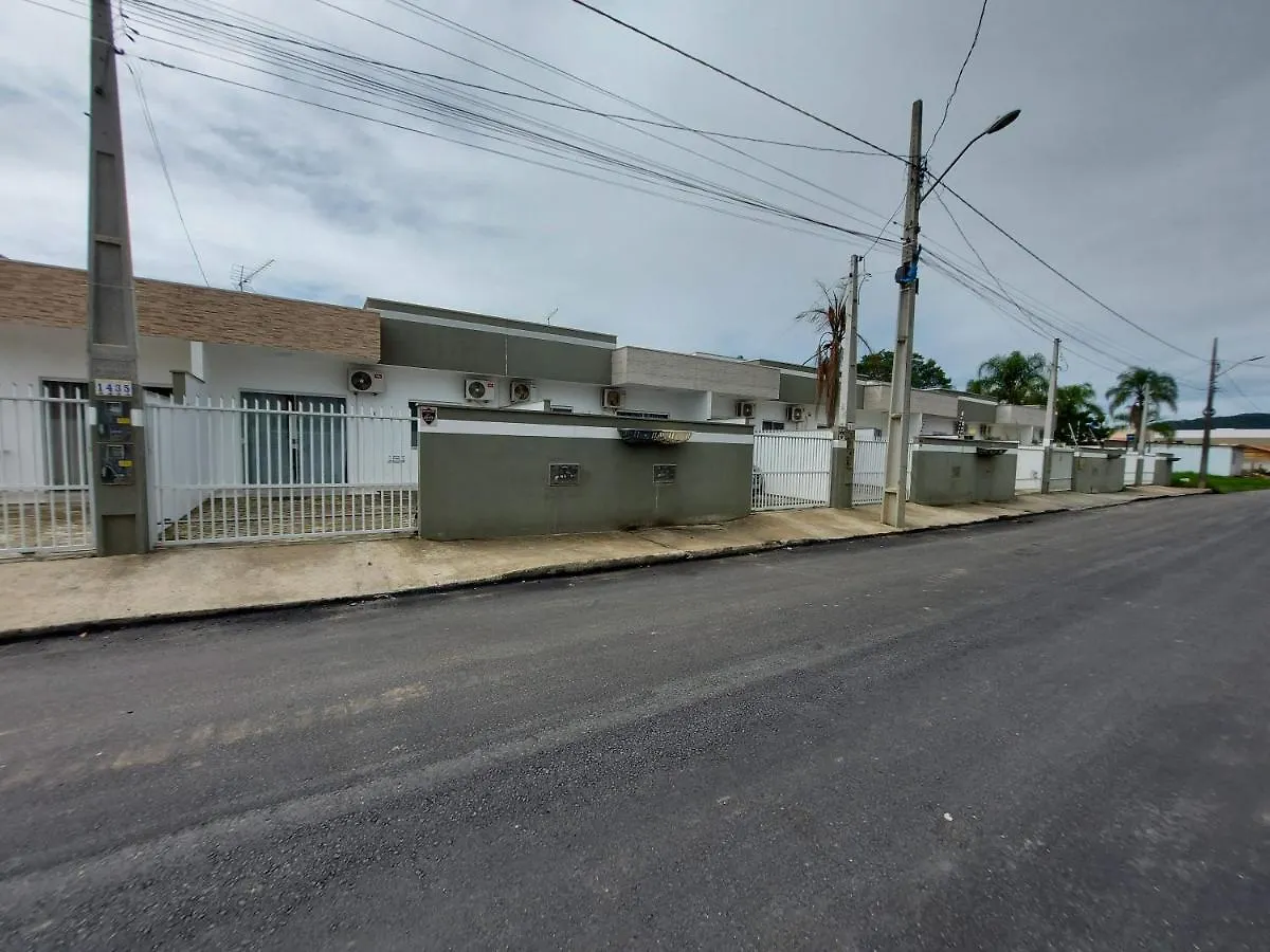 Curta Praia de Armação - Casa Girassol Penha  0*, Penha (Santa Catarina) Brasil